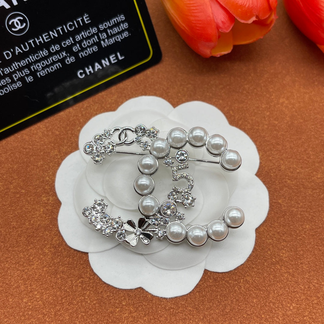 Chanel style brooches - product photo 1