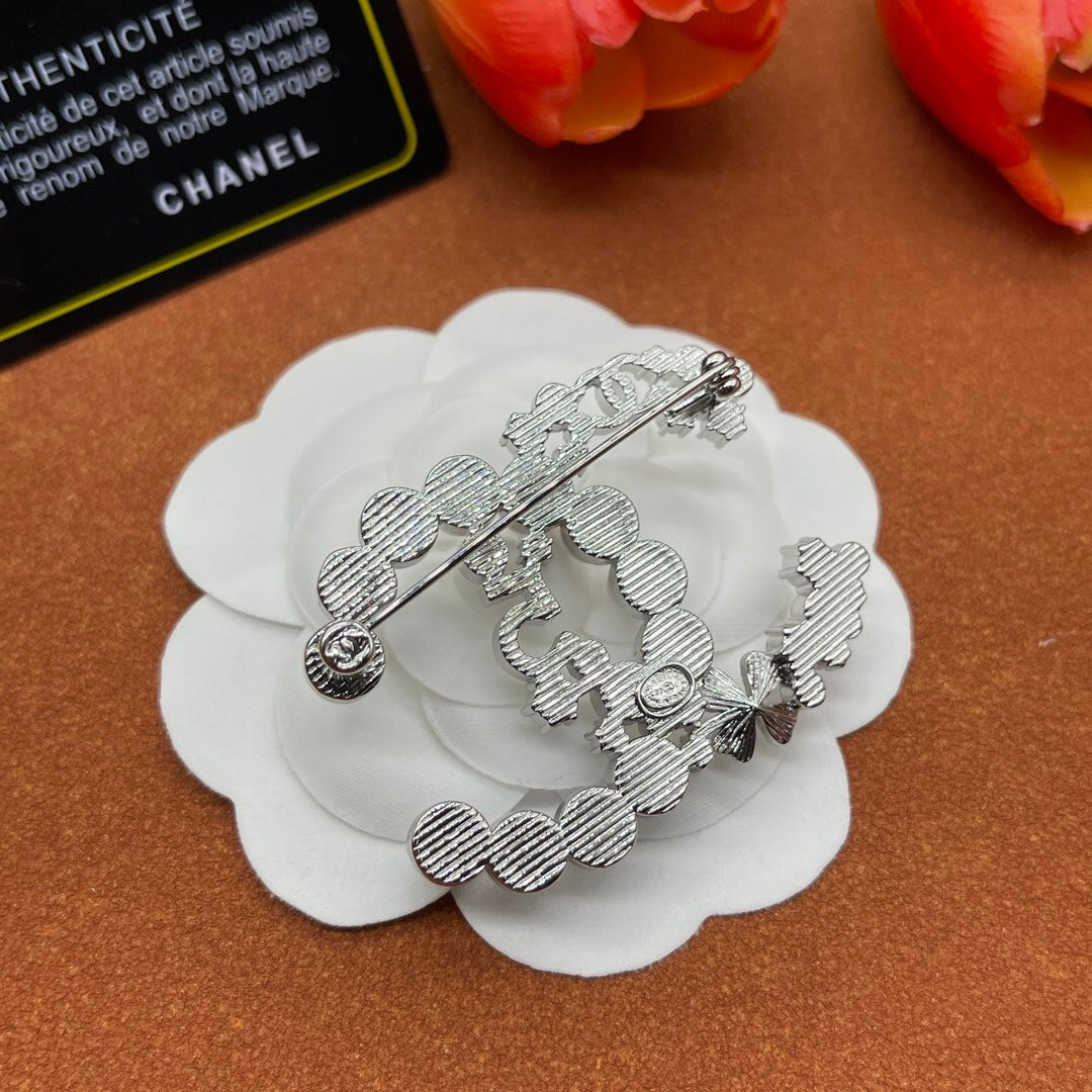 Chanel style brooches - product photo 6