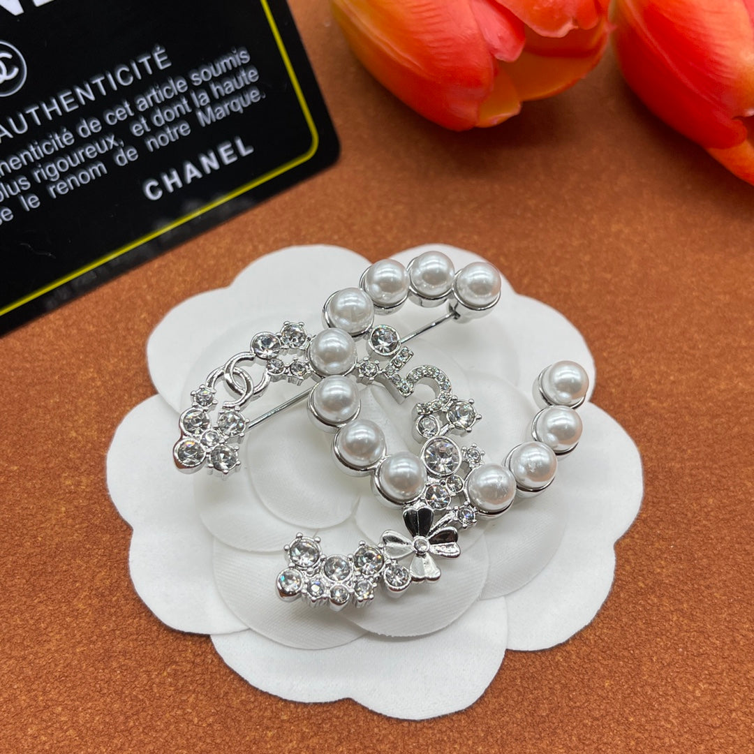 Chanel style brooches - product photo 2