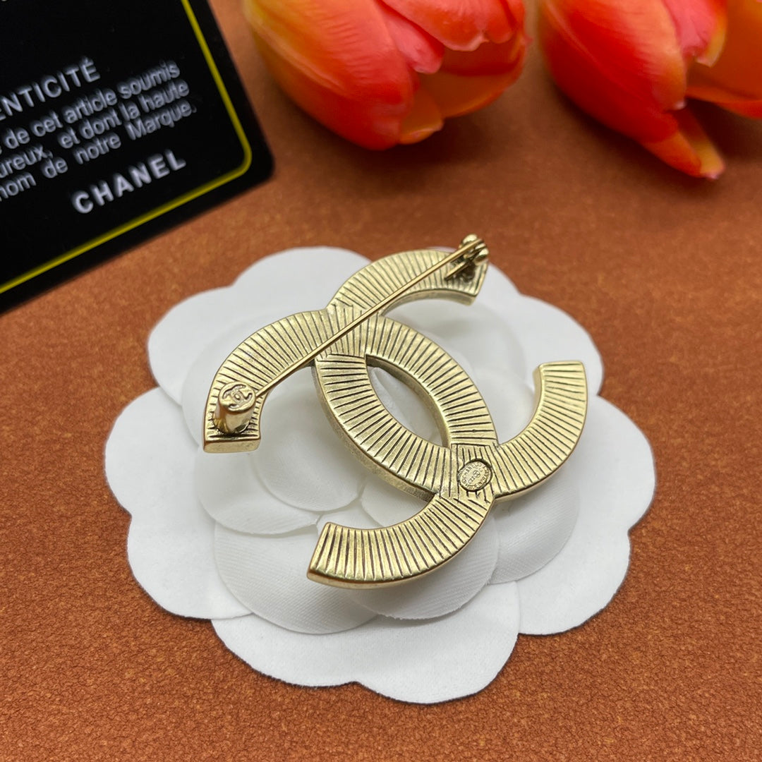 Chanel style brooches - product photo 5