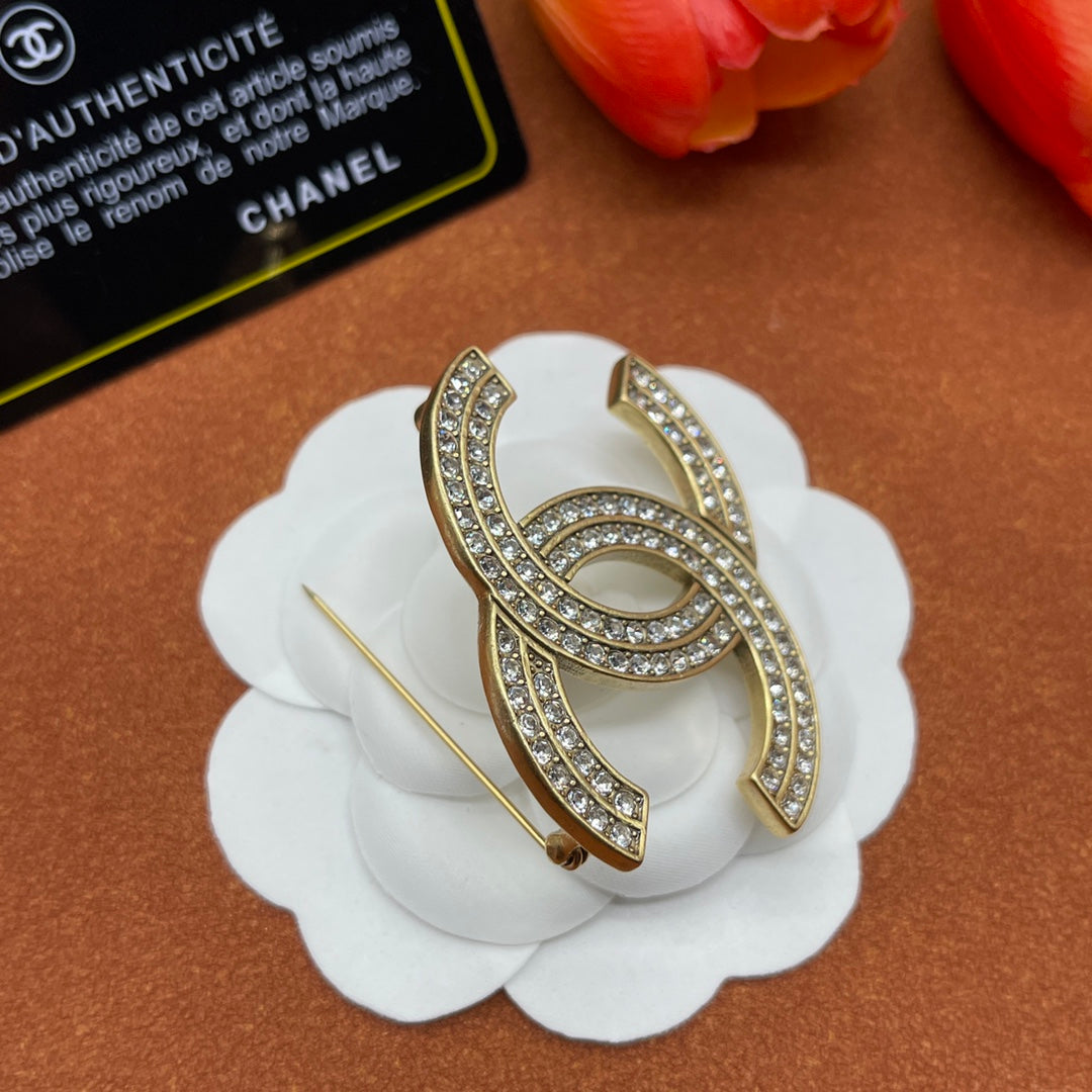 Chanel style brooches - product photo 4