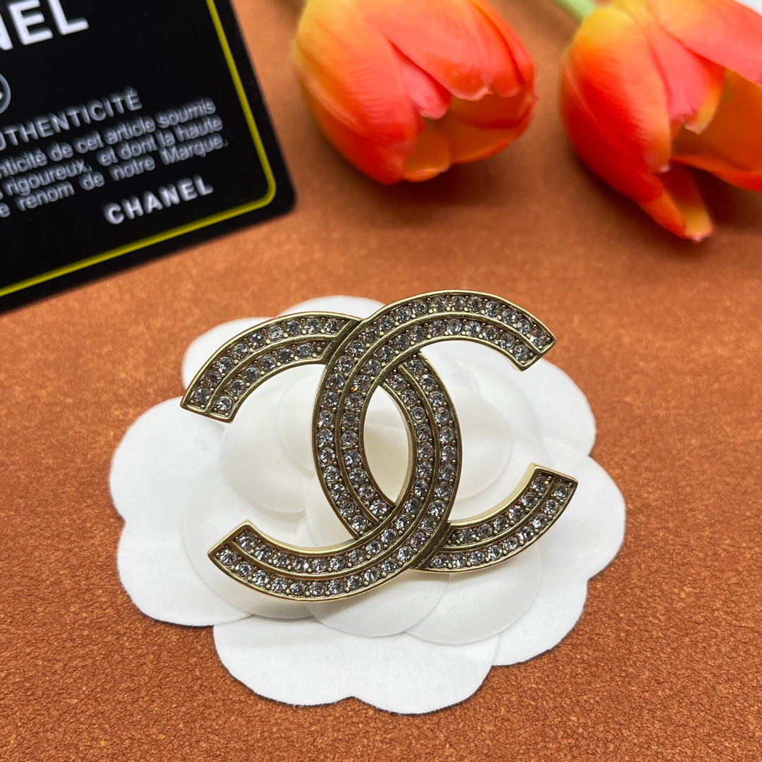 Chanel style brooches - product photo 3