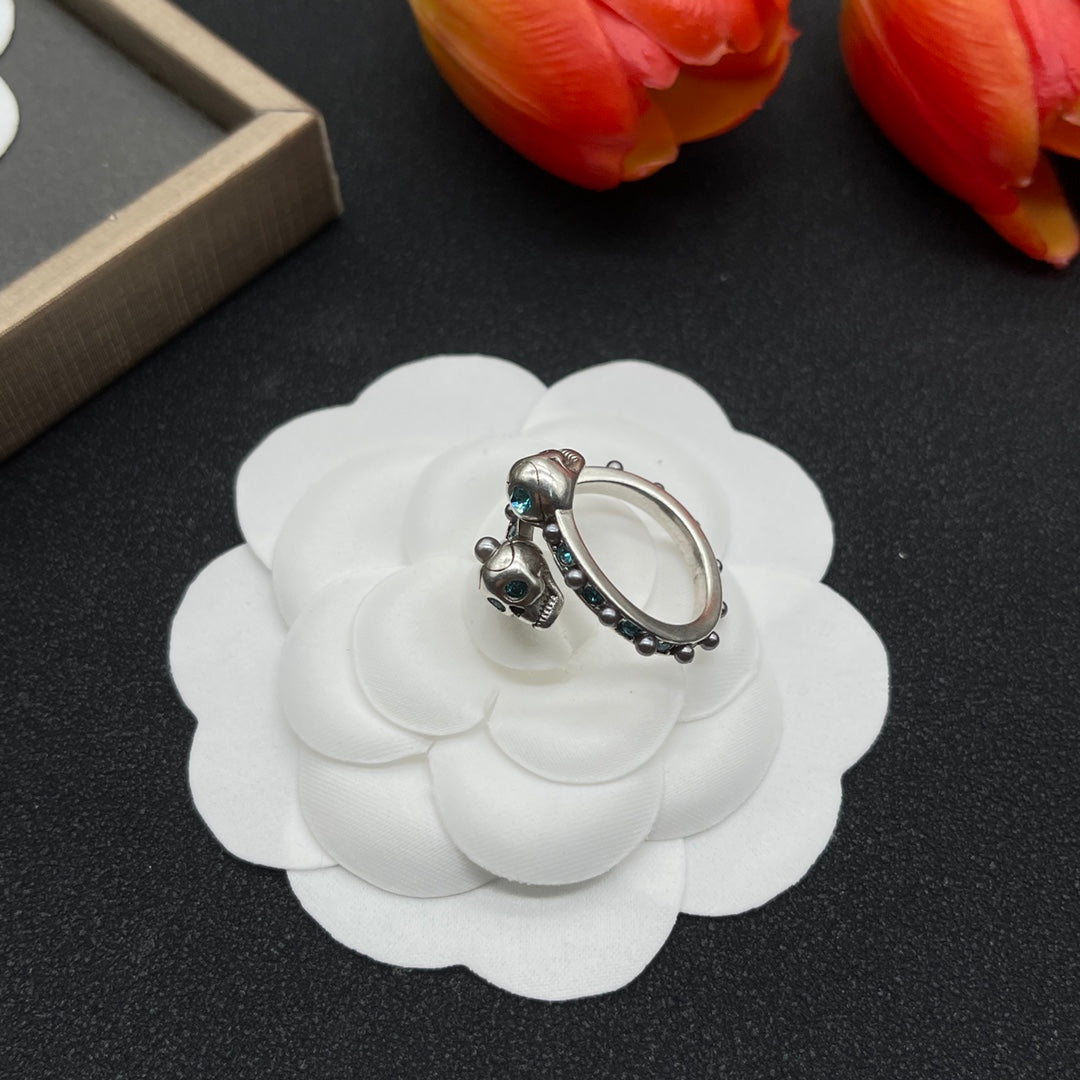 Alexander McQueen Sculpted Snake ring in Silver Tone, detail view 3