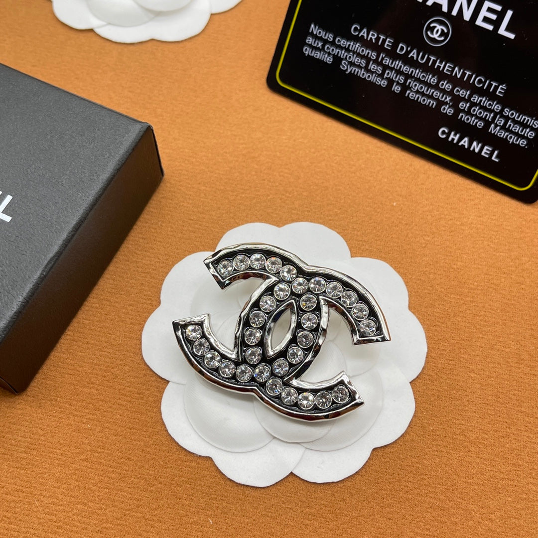 Chanel style brooches - product photo 2
