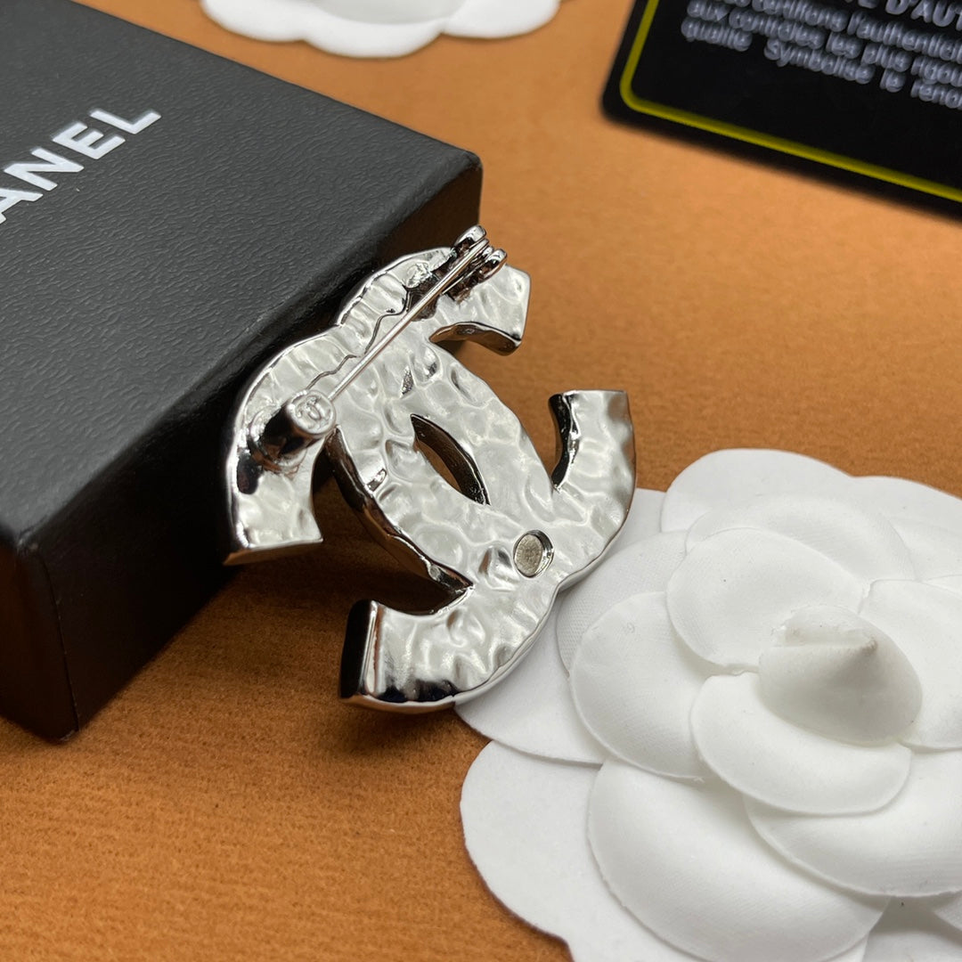 Chanel style brooches - product photo 6