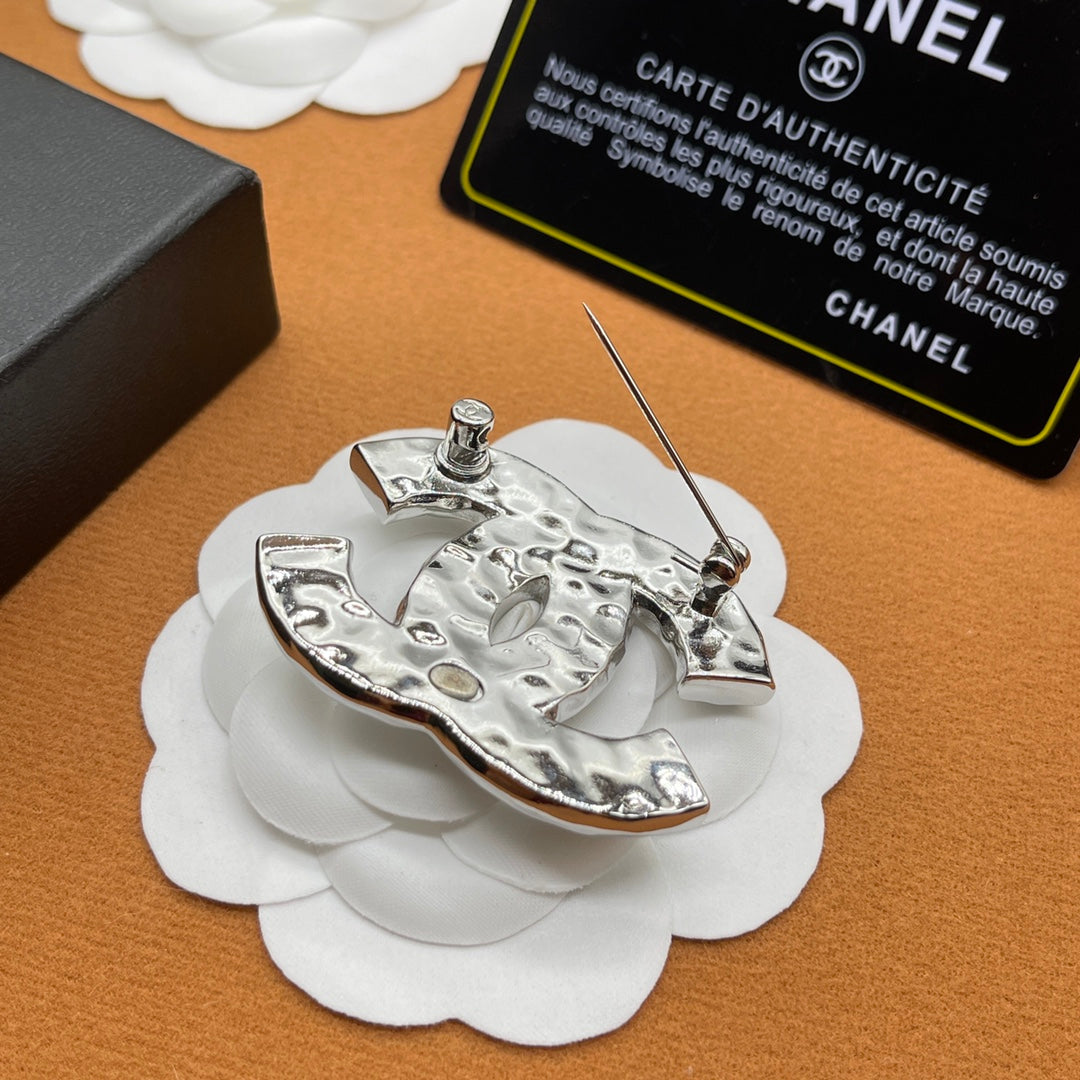 Chanel style brooches - product photo 5