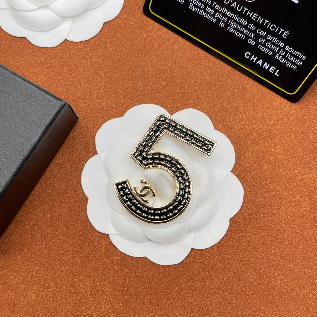 Chanel style brooches - product photo 2