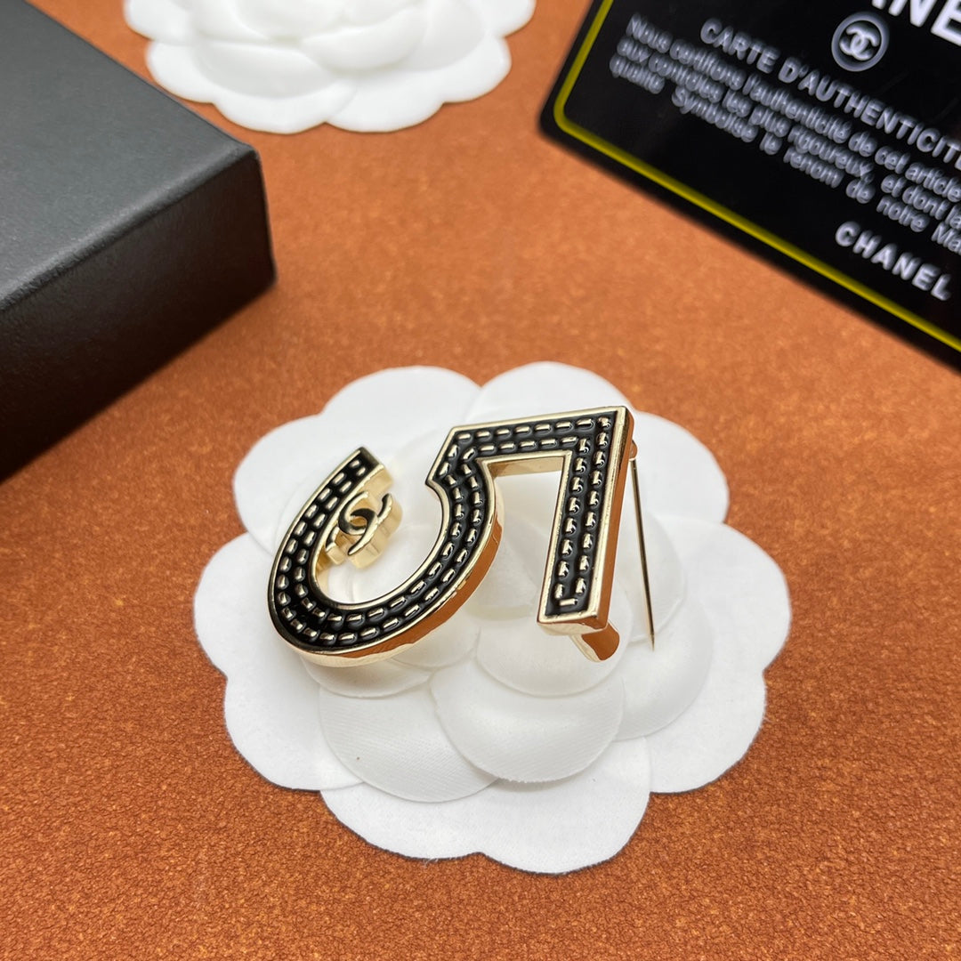 Chanel style brooches - product photo 4