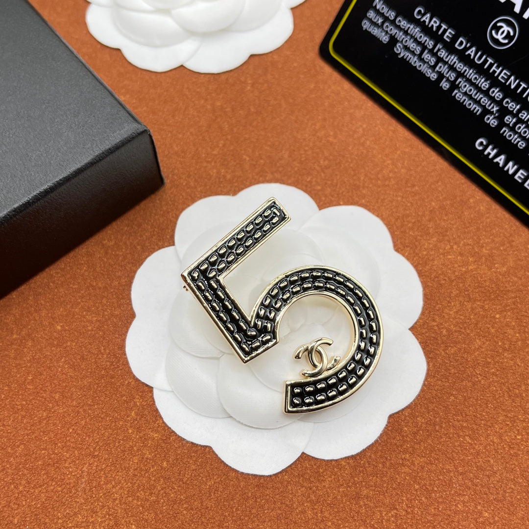 Chanel style brooches - product photo 3