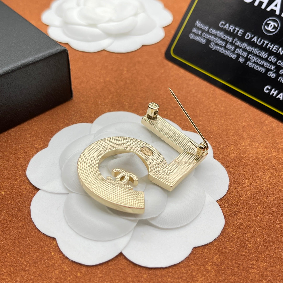 Chanel style brooches - product photo 5