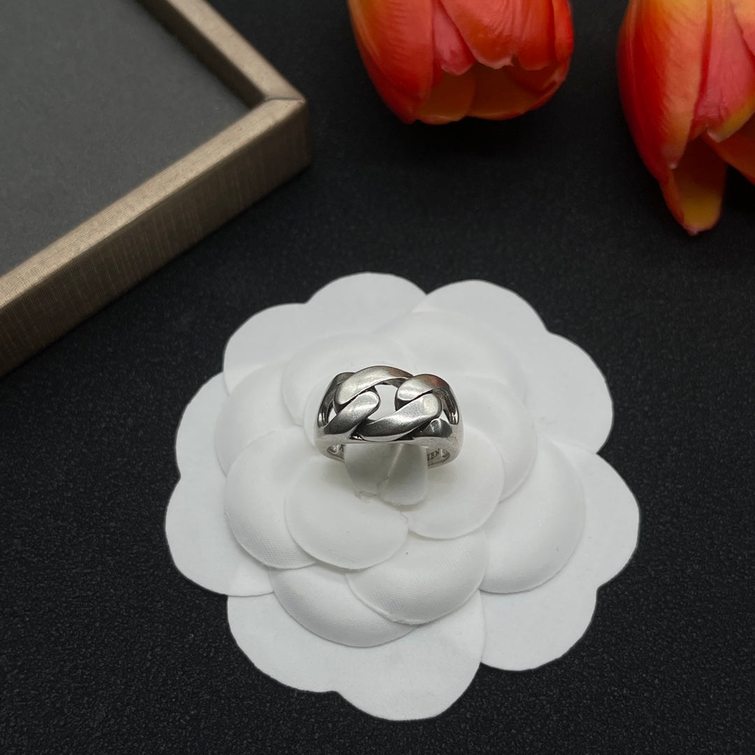 Alexander McQueen Sculpted Knot Signet ring in Silver Tone, detail view 9