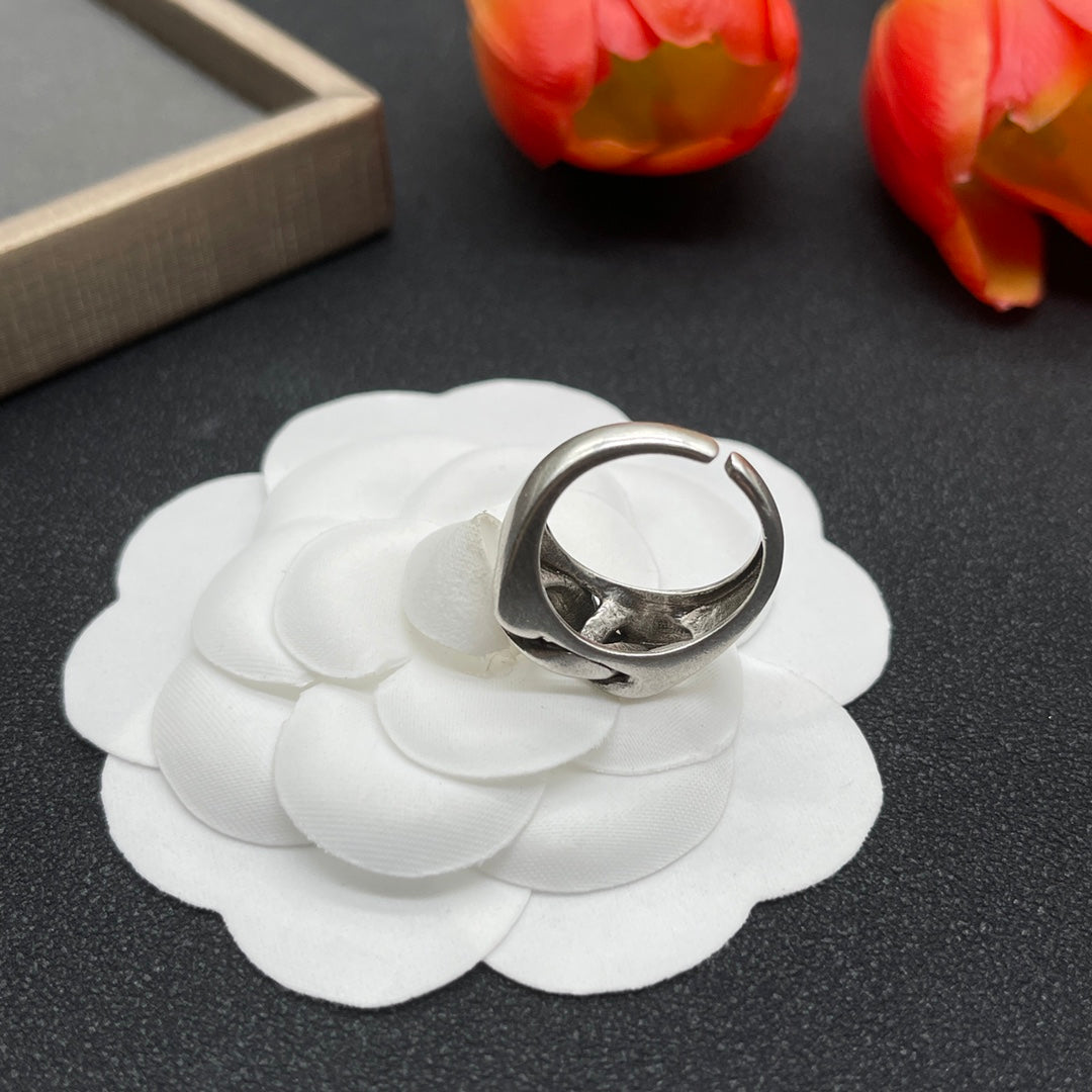 Alexander McQueen Sculpted Knot Signet ring in Silver Tone, detail view 12