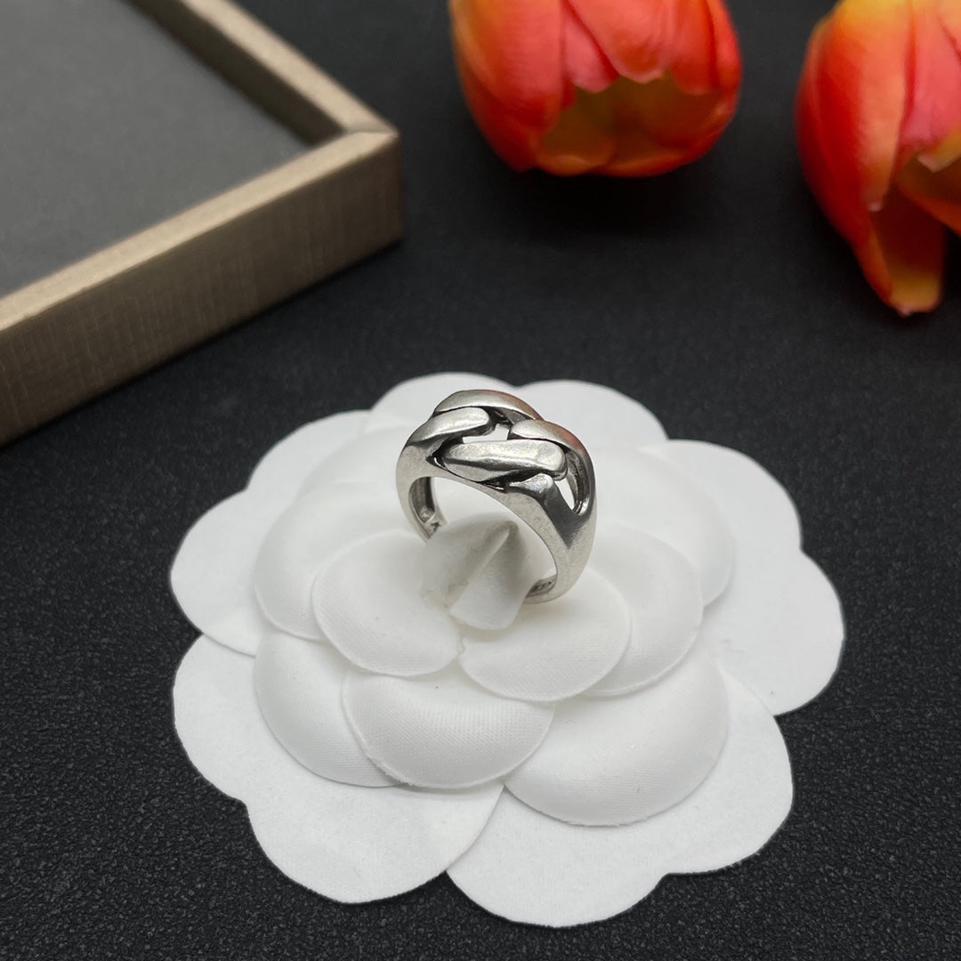 Alexander McQueen Sculpted Knot Signet ring in Silver Tone, detail view 8