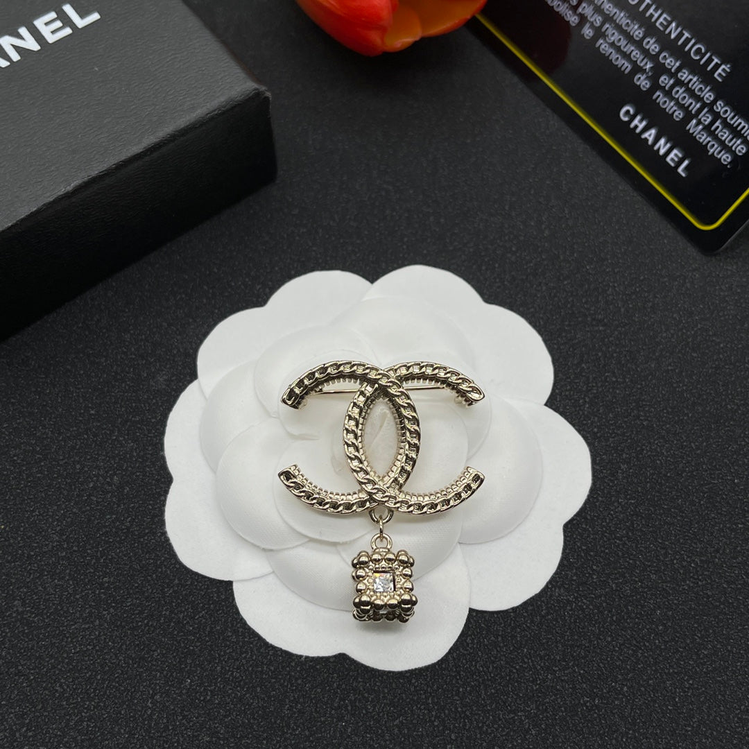 Chanel style brooches - product photo 1