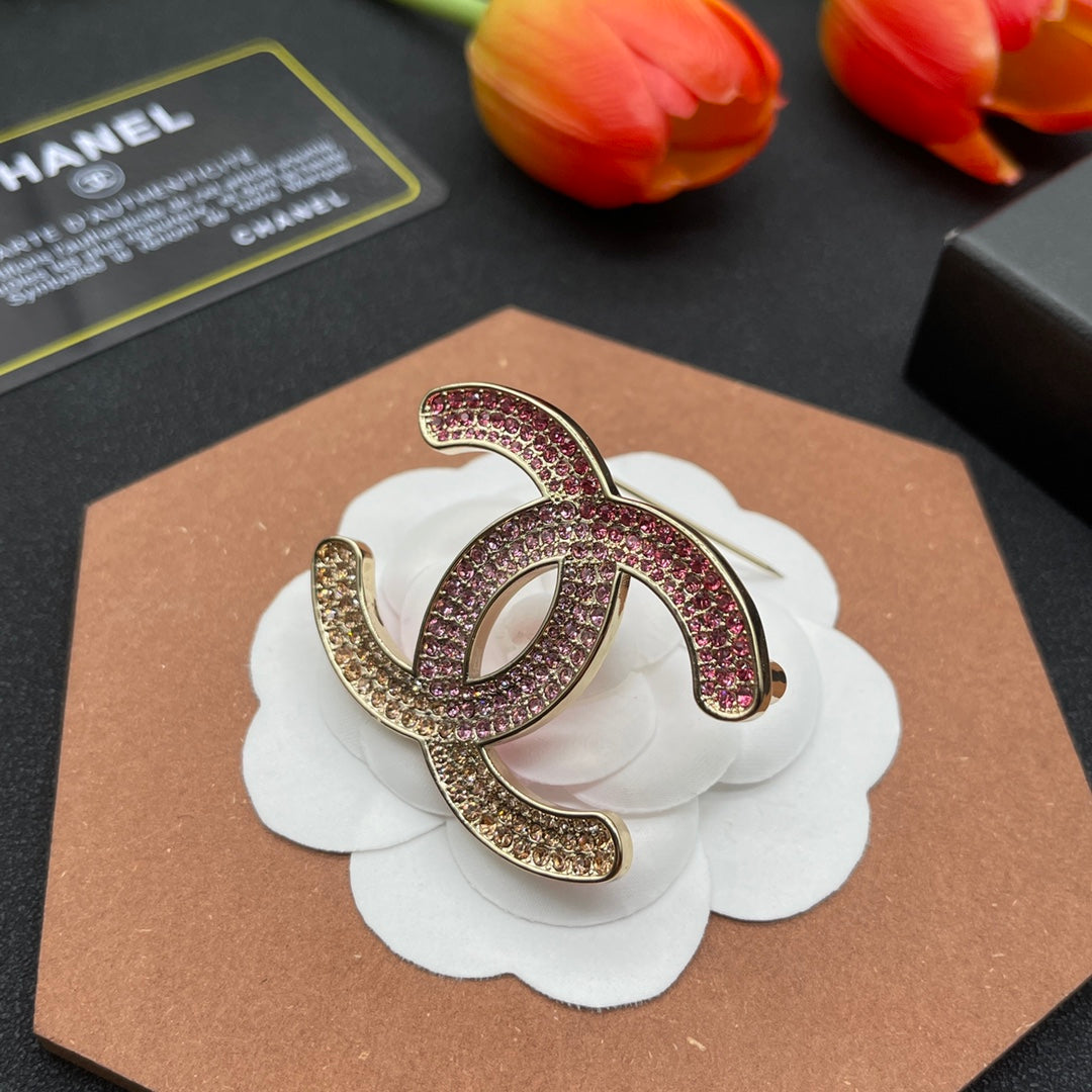 Chanel style brooches - product photo 3