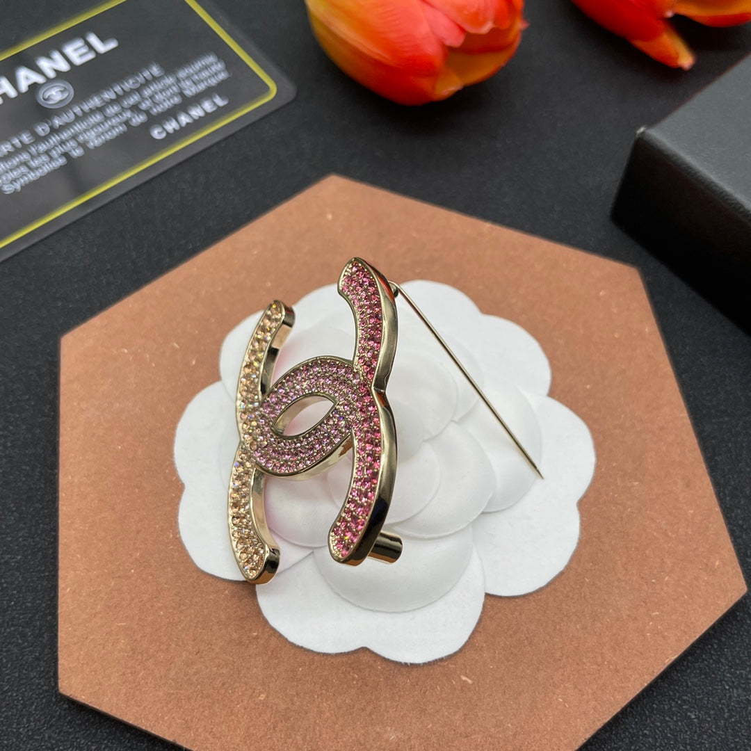Chanel style brooches - product photo 4