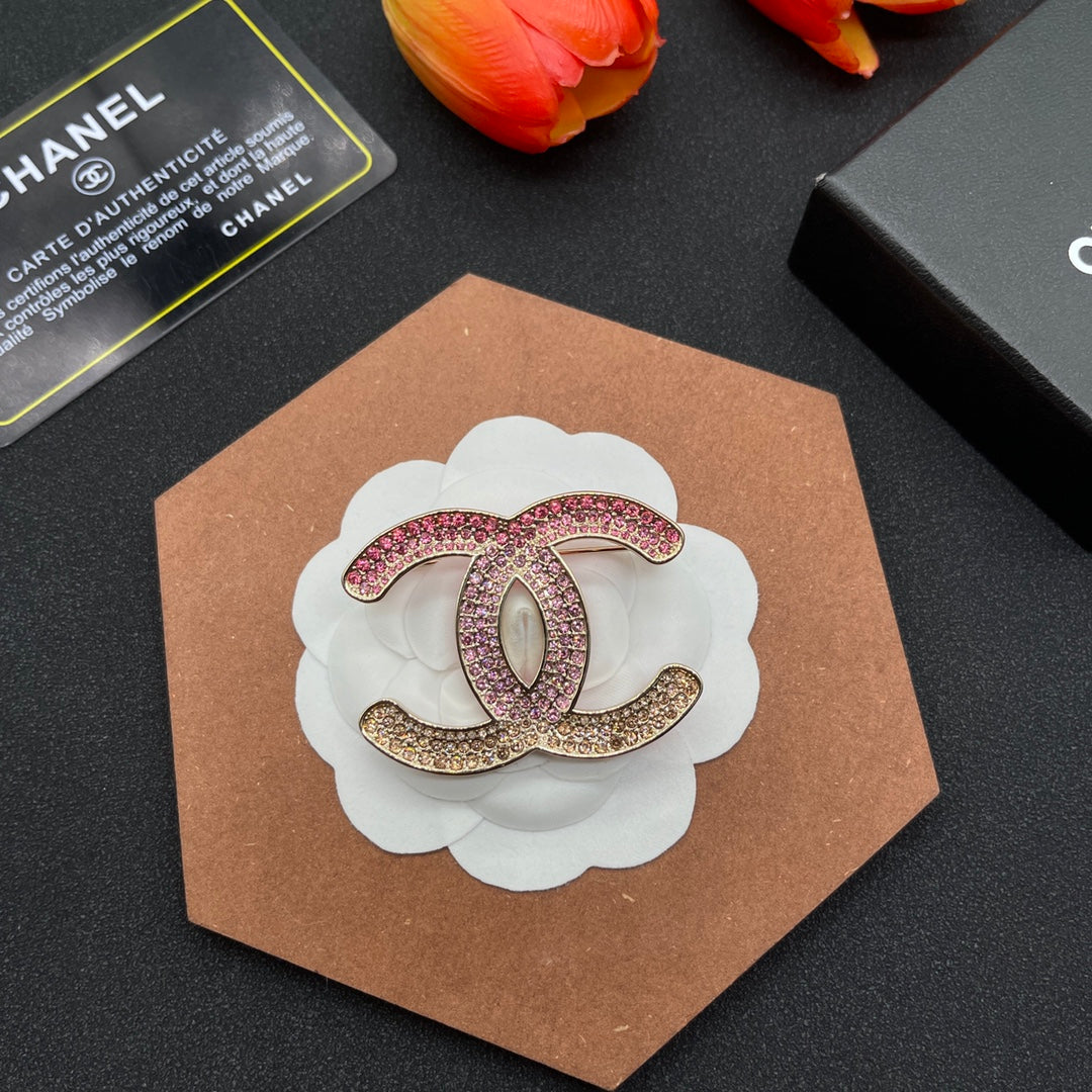 Chanel style brooches - product photo 2