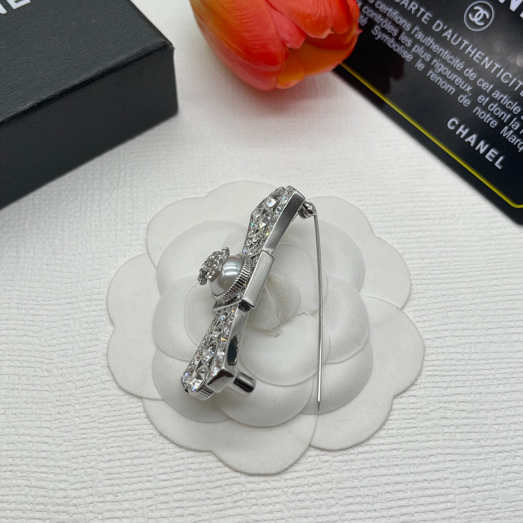 Chanel style brooches - product photo 4