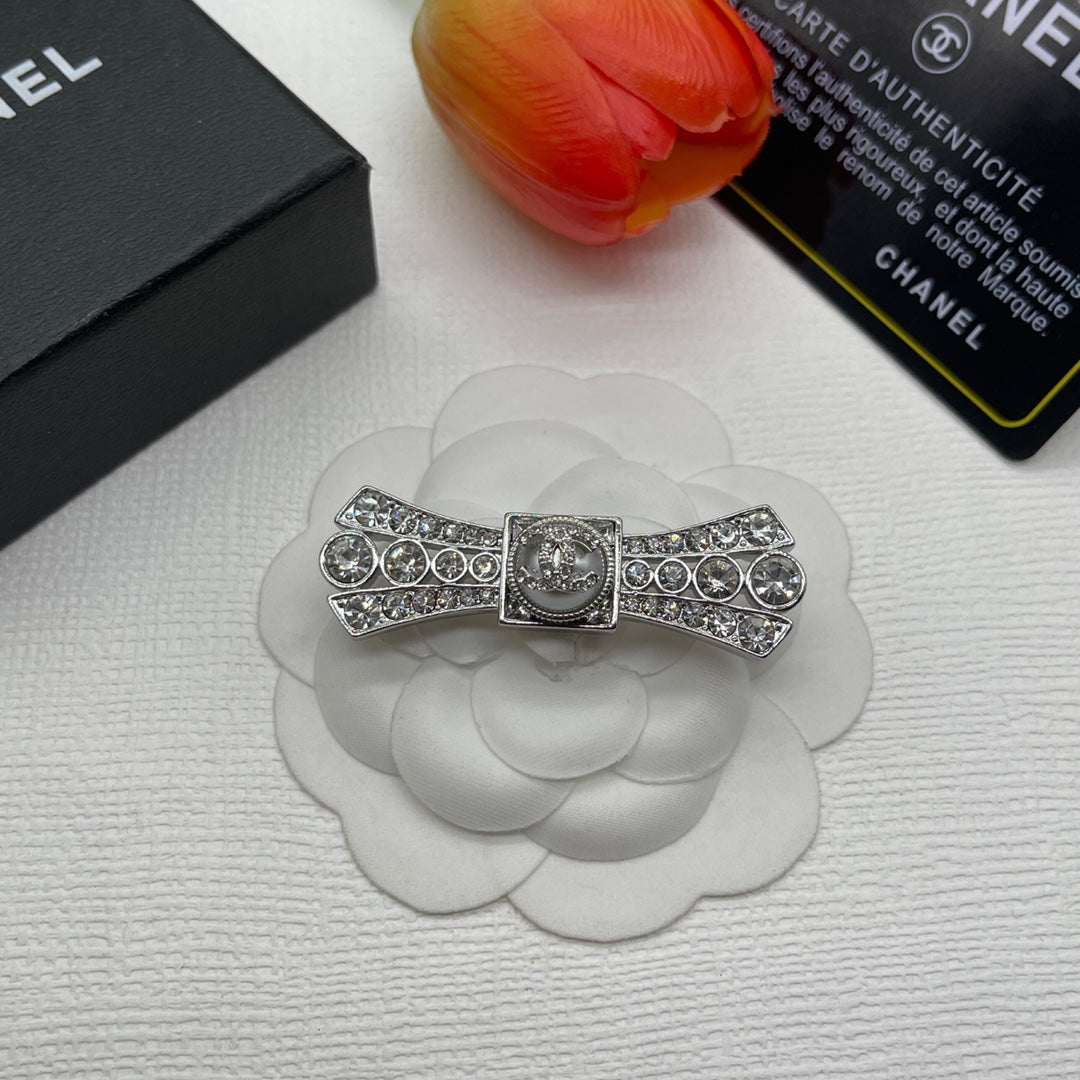Chanel style brooches - product photo 1