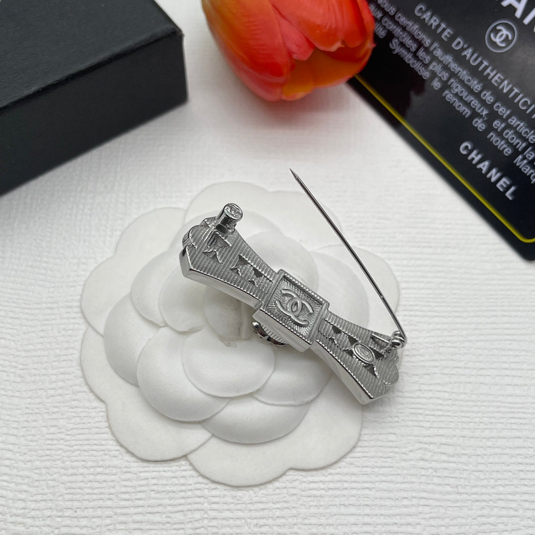 Chanel style brooches - product photo 5