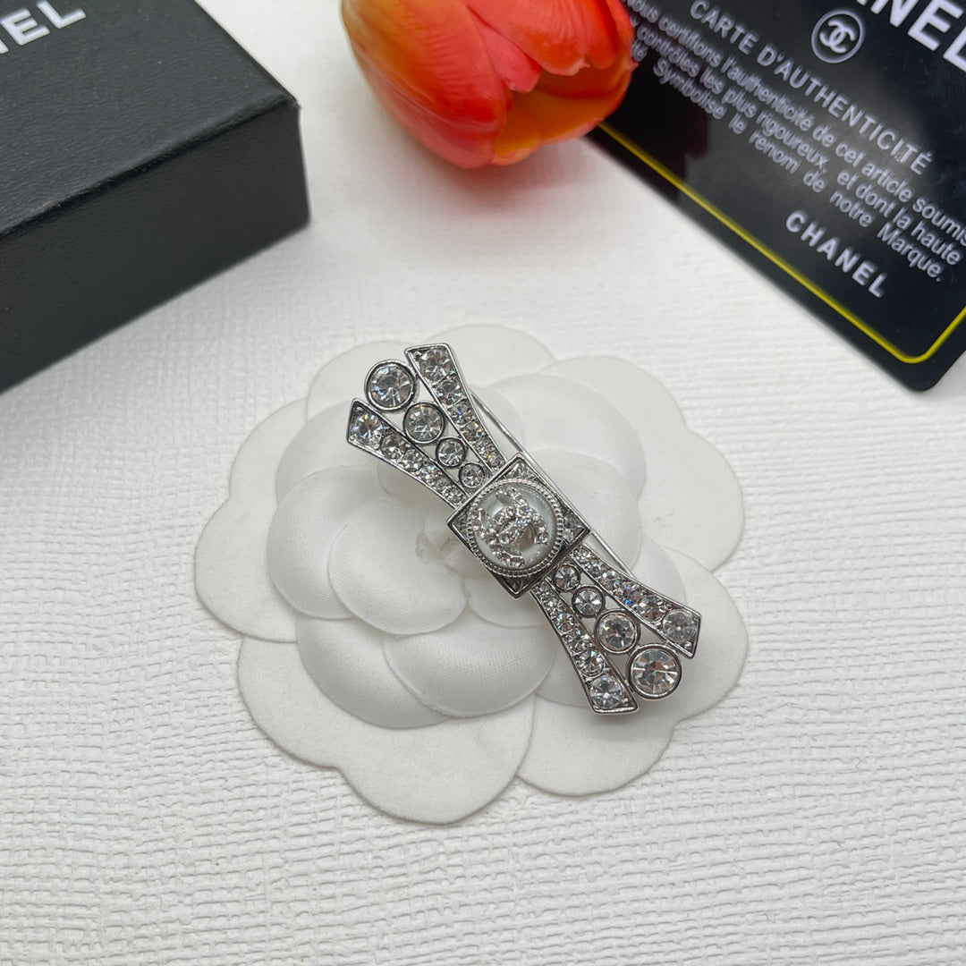 Chanel style brooches - product photo 3