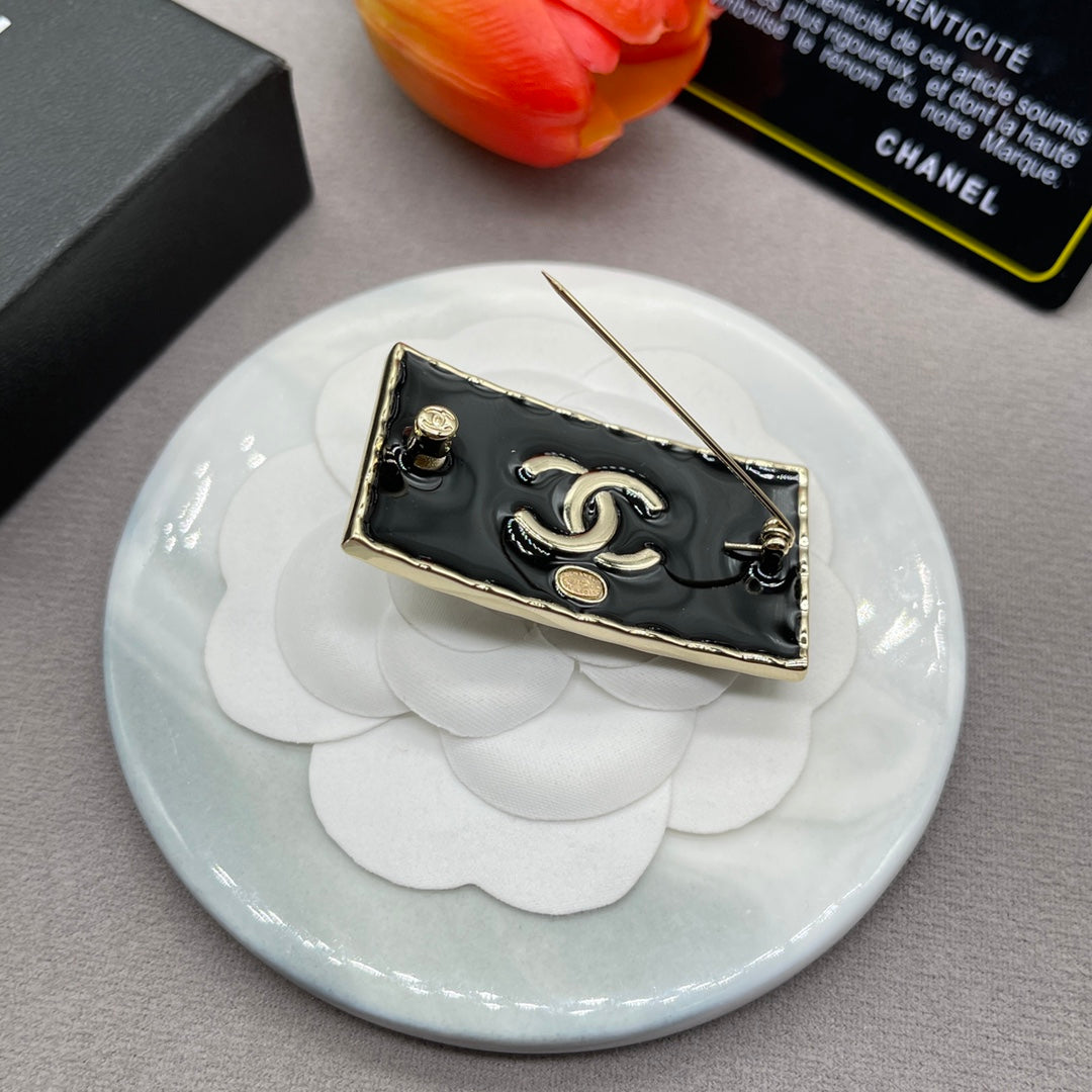 Chanel style brooches - product photo 5