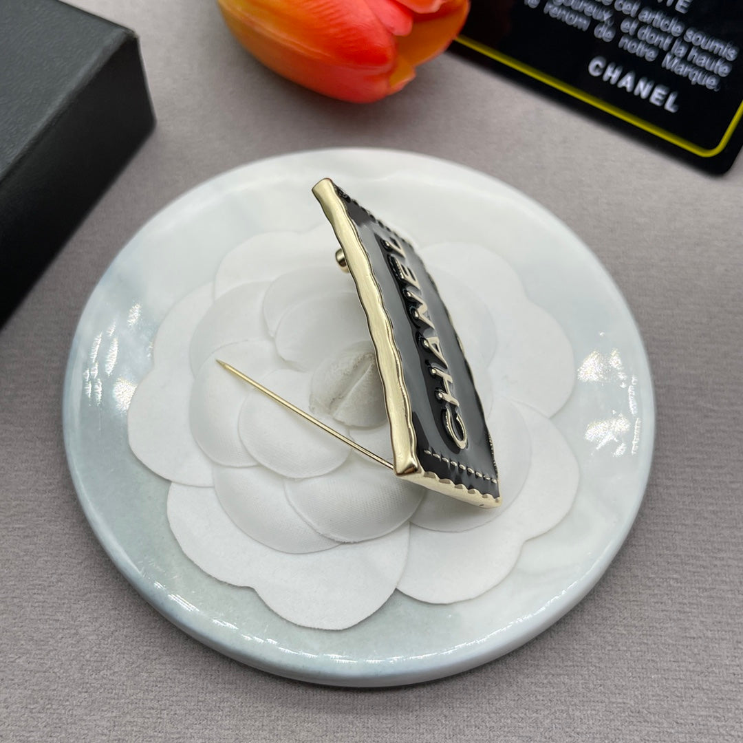 Chanel style brooches - product photo 4