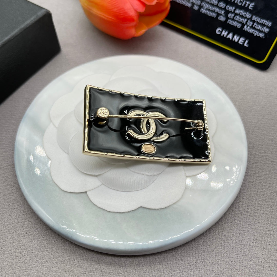 Chanel style brooches - product photo 6