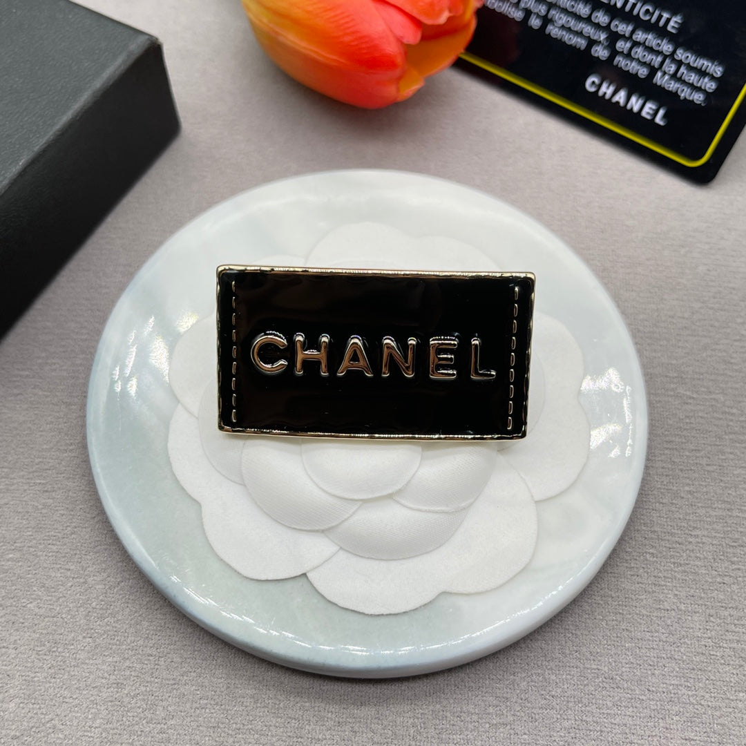 Chanel style brooches - product photo 3