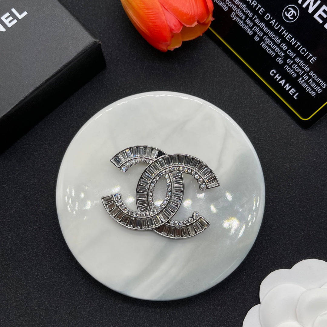 Chanel style brooches - product photo 2