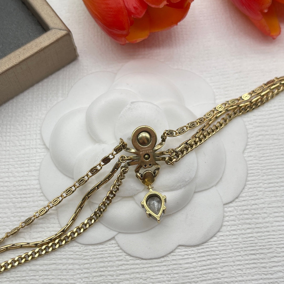 Alexander McQueen Fine Chain Skull bracelet in Gold Tone, detail view 13