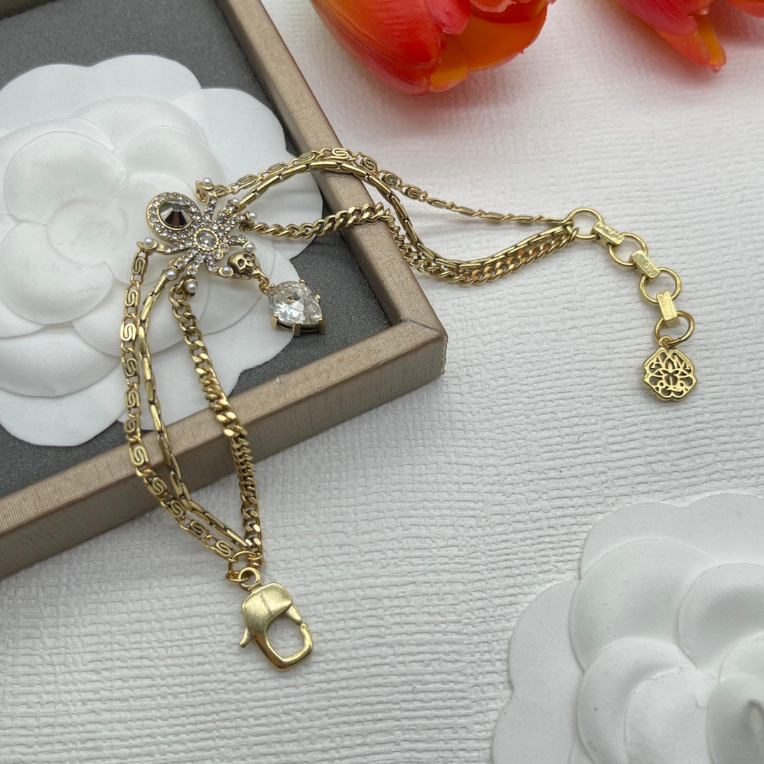 Alexander McQueen Fine Chain Skull bracelet in Gold Tone, detail view 12