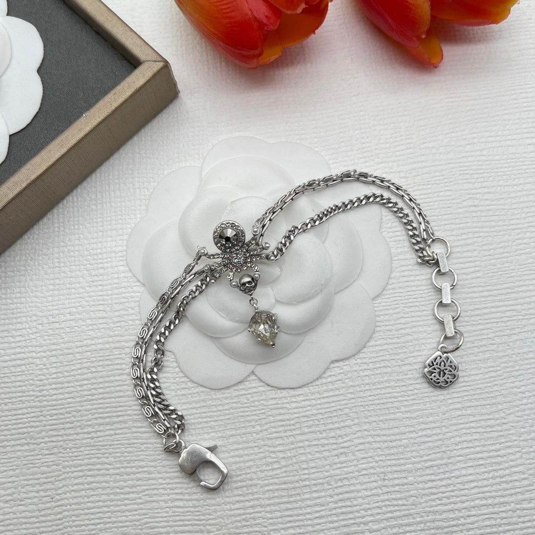 Alexander McQueen Fine Chain Skull bracelet in Silver Tone, detail view 3