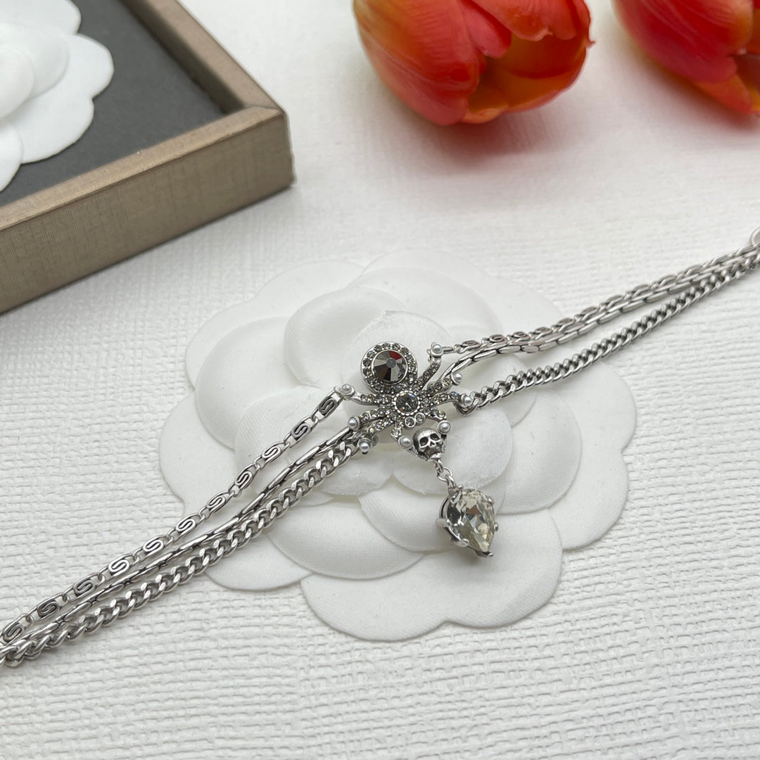 Alexander McQueen Fine Chain Skull bracelet in Silver Tone, detail view 2