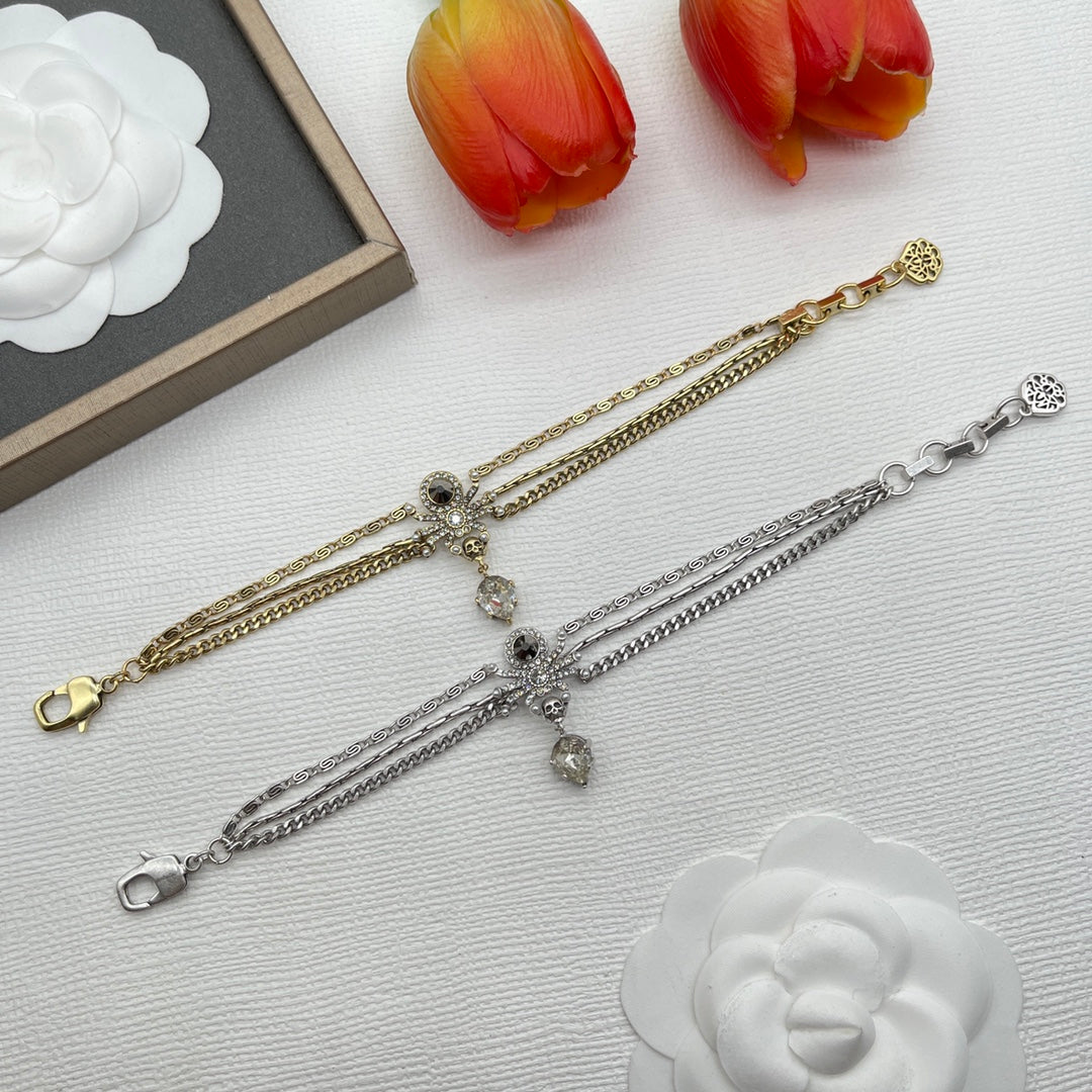 Alexander McQueen Fine Chain Skull bracelet in Silver Tone, detail view 7