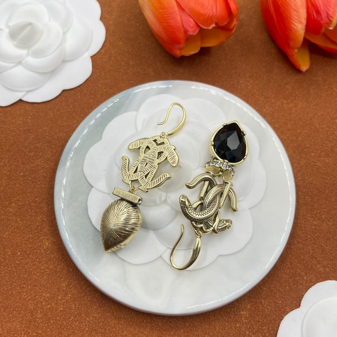 Alexander McQueen Insect Teardrop Crystal earrings in Gold & Black, detail view 39