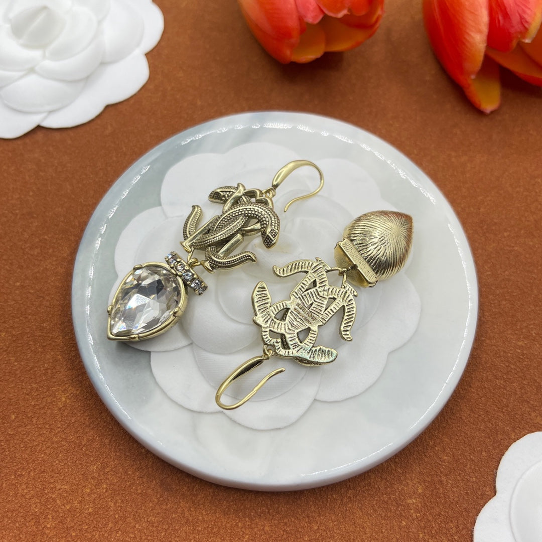 Alexander McQueen Insect Teardrop Crystal earrings in Gold & Clear, detail view 32