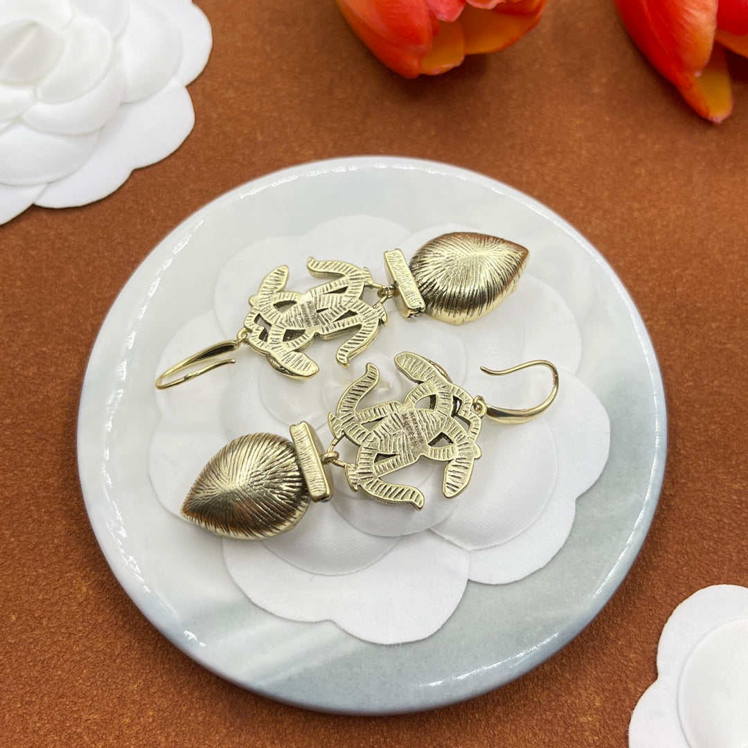 Alexander McQueen Insect Teardrop Crystal earrings in Gold & Clear, detail view 34