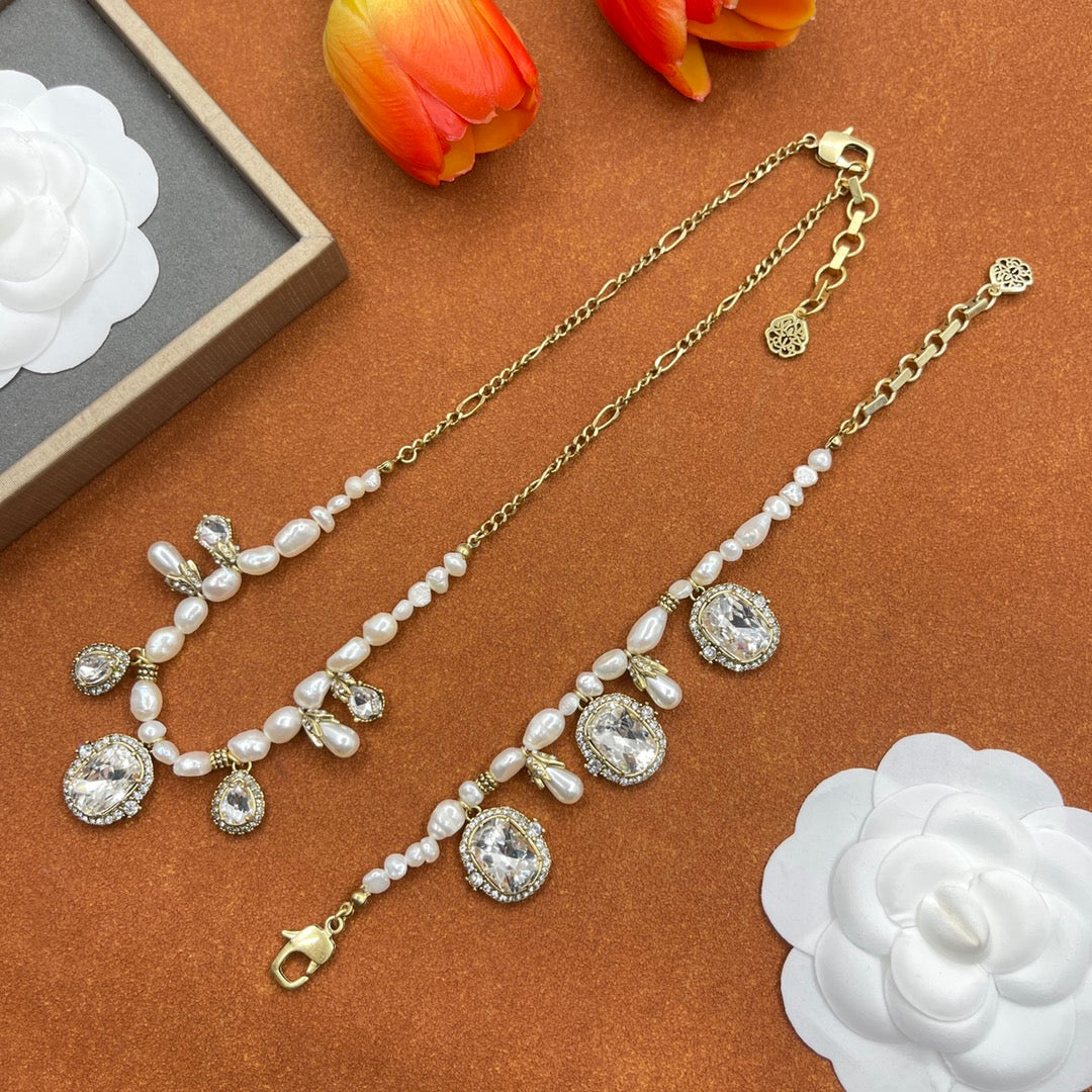 Alexander McQueen Pearl Medallion Station necklace in Gold Tone, detail view 14