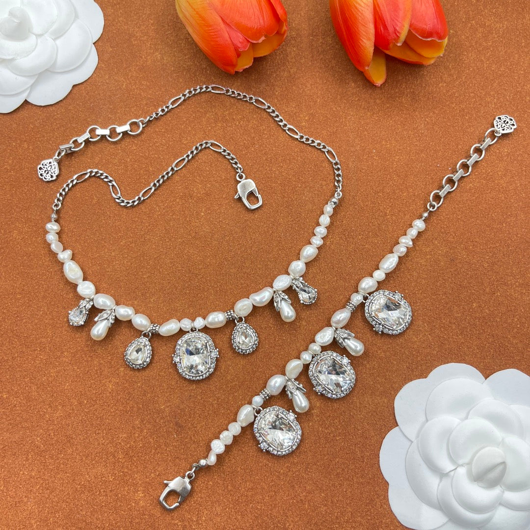 Alexander McQueen Pearl Medallion Station necklace in Silver Tone, detail view 7