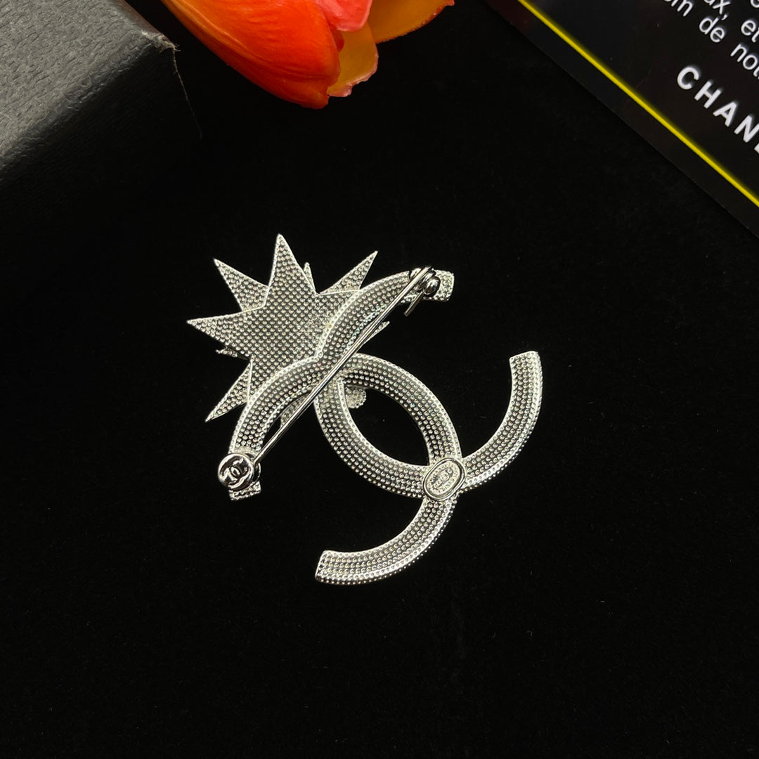 Chanel style brooches - product photo 6