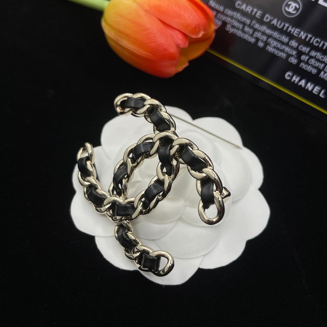 Chanel style brooches - product photo 3