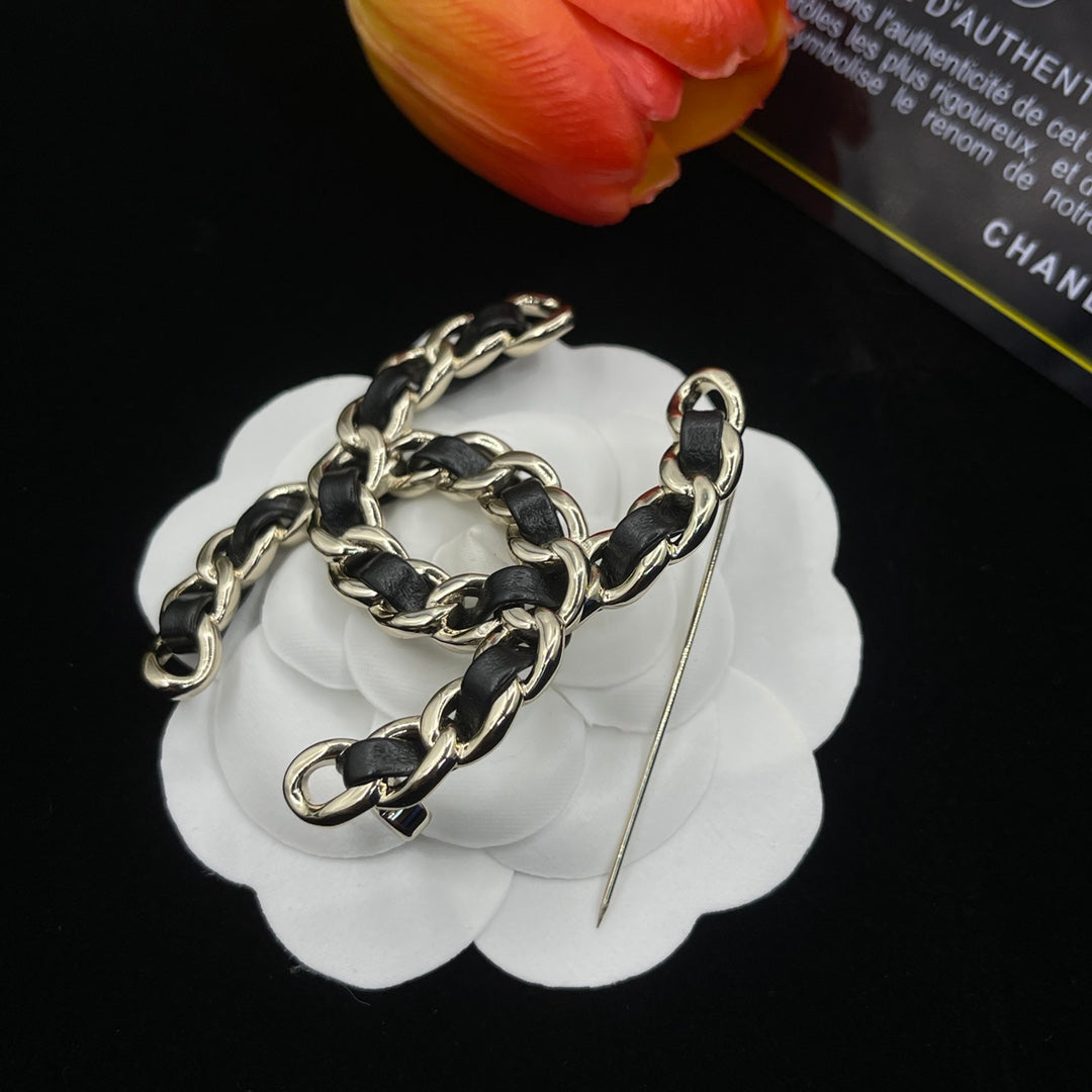 Chanel style brooches - product photo 4