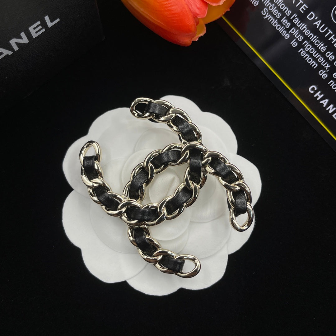 Chanel style brooches - product photo 2