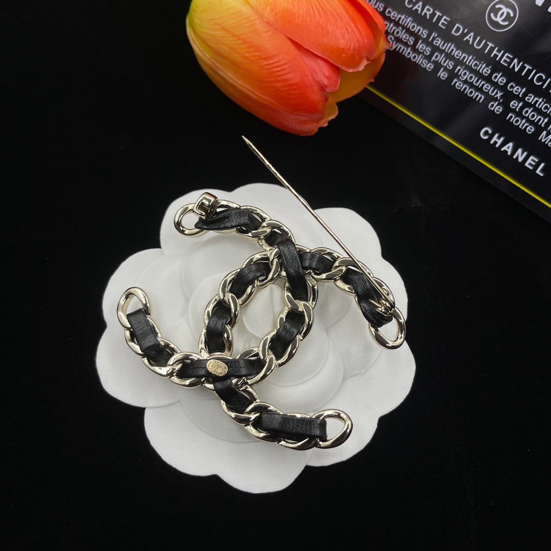 Chanel style brooches - product photo 5