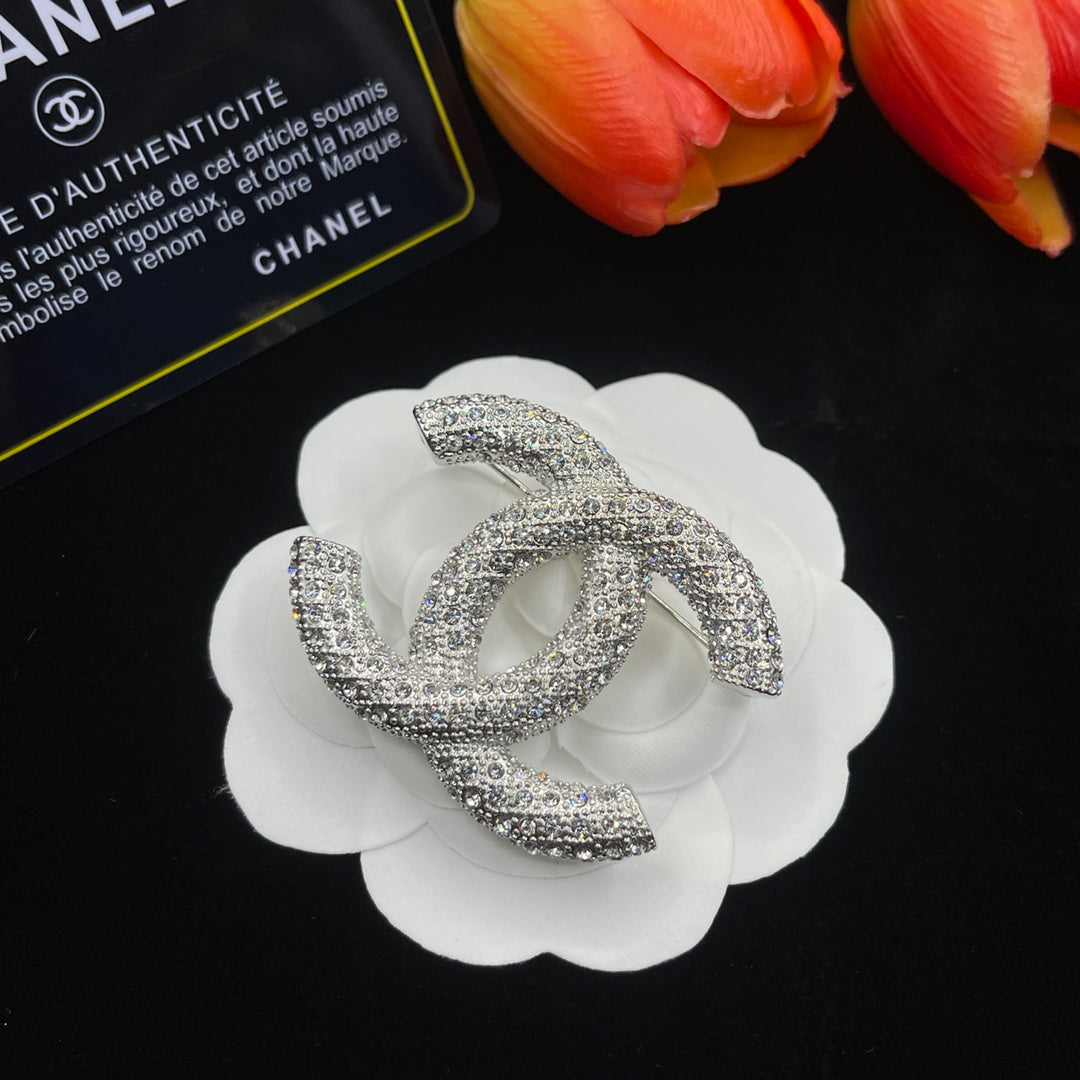 Chanel style brooches - product photo 2