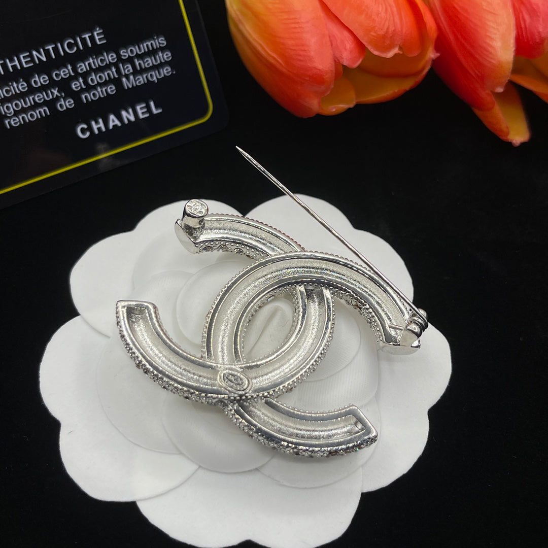 Chanel style brooches - product photo 5
