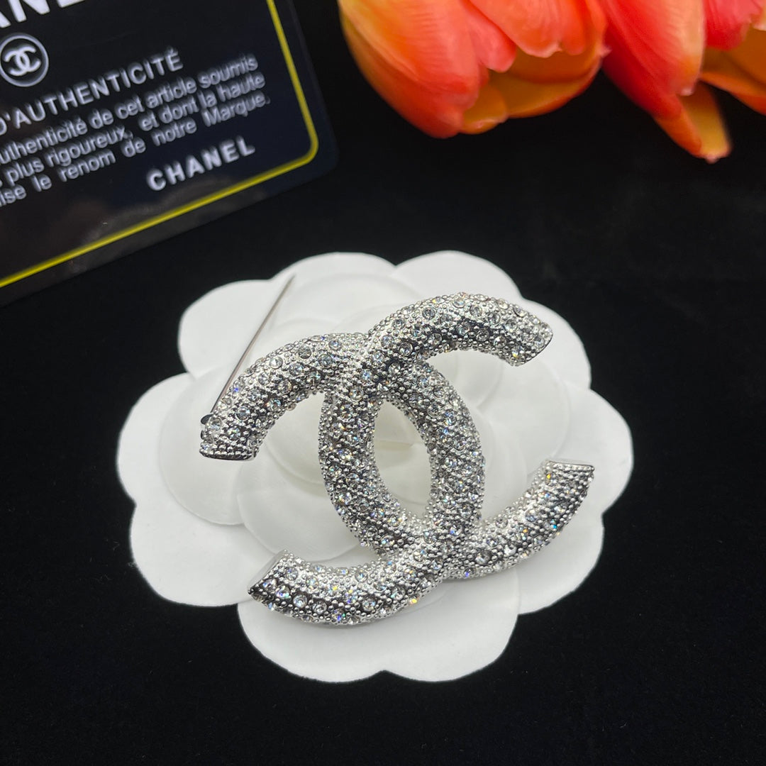 Chanel style brooches - product photo 3