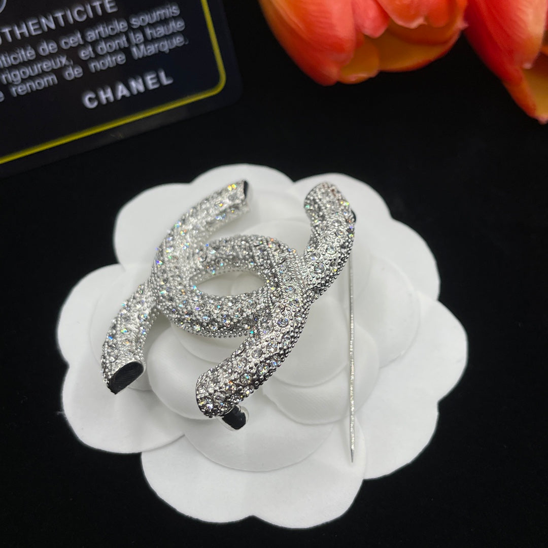 Chanel style brooches - product photo 4