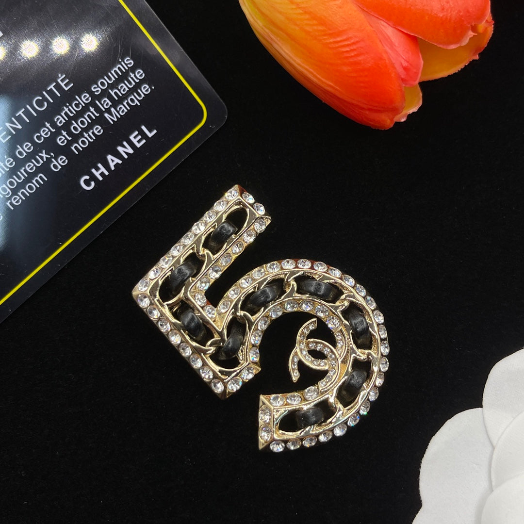Chanel style brooches - product photo 2